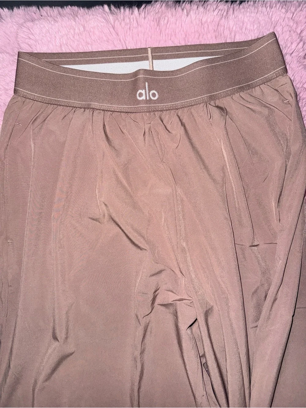 Alo Yoga suit up trousers regular taupe pants size M